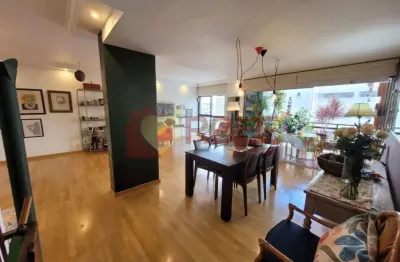 Aapartamento de 125m2, 1 suite, 2 vagas de garagem, lazer excelente, moema