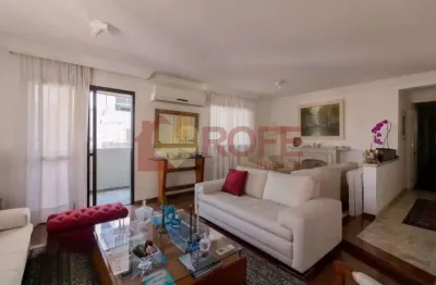 Apartamento amplo à venda com 3 quartos, sendo 3 suítes e 3 vagas de garagem, 205m2, próximo à estaç