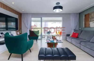 Apartamento de 145 m² com depósito, 3 quartos, 1 suíte e 3 vagas à venda no coração do Campo Belo.