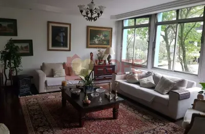 Apartamento amplo de 170m2 com 3 quartos em área nobre próxima ao metrô