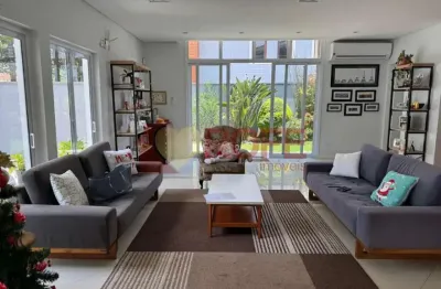 Casa residencial disponível para locação, com uma área útil de 290 m²