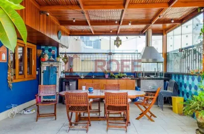 Cobertura de 230m2, com 3 suites , 3 vagas de garagem com piscina, em moema pássaros