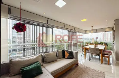 Apartamento de 105 m² para venda em Pinheiros com 2 suítes. Prédio novo e varanda com churrasqueira.