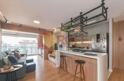 Apartamento de 72m² com 2 quartos, 1 suíte e 2 vagas fixas à venda no Brooklin. Andar alto.