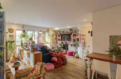 Reformado com 2 Suítes | 102 m2 | 2 Vagas | Excelente Localização em Moema