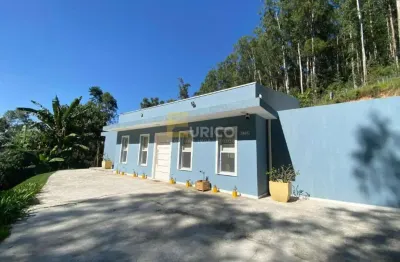 Casa térrea a venda com 3 dormitórios sendo 1 suíte, edícula e cercada de muita área verde no condomínio vale da santa fé em vinhedo.