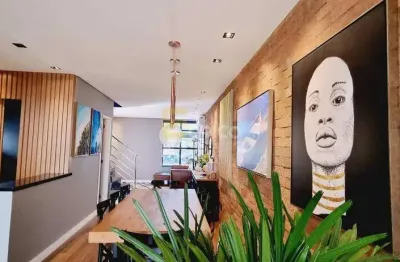 Casa de vila a venda mobiliada com três suítes, ambientes integrados no condomínio bello villagio em vinhedo.