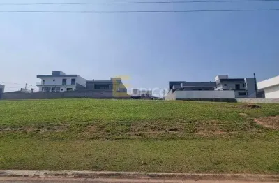 Terreno com leve aclive com 525m² pronto para construir no condomínio santa isabel ii.