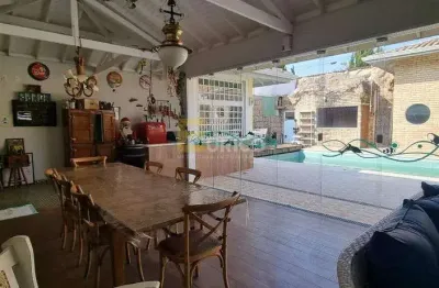 Casa a venda com 3 suítes, espaço gourmet, piscina e edícula no condomínio alpes em vinhedo interior de são paulo.