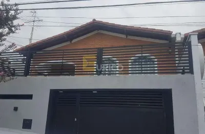 Casa com 3 quartos para alugar na Rua Piauí, --, Centro, Vinhedo