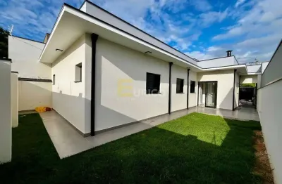 Casa à venda em Vinhedo (Bosque) – 3 quartos, 2 suítes, 4 banheiros, 2 vagas | Financia e aceita permuta