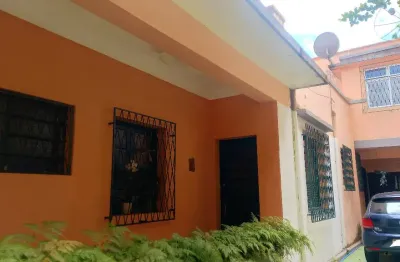 Casa com potencial para clínica , prédio comercial 445 m2 terreno - passos mg