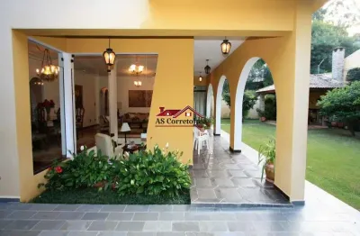 Belíssima casa toda avarandada no parque dos príncipes para venda ou locação.