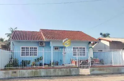 Casa individual com 03 dormitórios, sendo 01 suíte em tijucas sc
