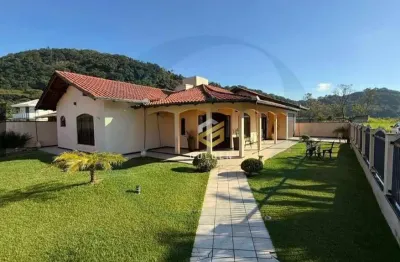 Linda casa à 3 minutos da praia de gravatá com terreno de 1321m²  à venda, por r$ 1.800.000  em  penha/sc