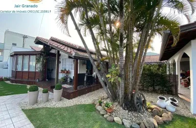 Duas casas no terreno em balneário camboriú no bairro dos estados