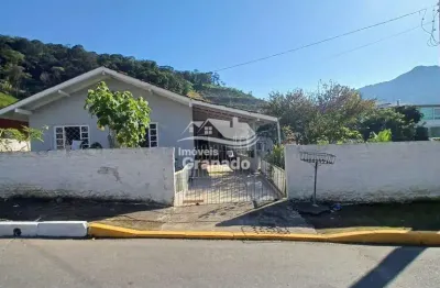 Casa à venda, monte alegre, camboriu - sc com 04 quartos sendo 01 suíte