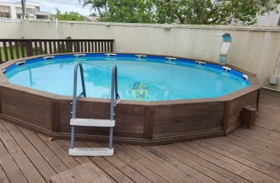 Casa com 3 quartos para alugar na Avenida Vinte e Nove de Abril, 130, Centro, Guaratuba