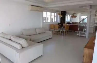 Cobertura duplex mobiliada frente ao mar para venda em caioba-pr