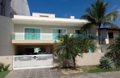 Casa à venda na Avenida Vinte e Nove de Abril, 303, Centro, Guaratuba