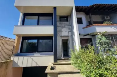 Casa com 3 quartos à venda na vila assunção, porto alegre  por r$ 1.375.000