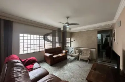 Casa com 4 quartos à venda na Pelegrino Bernardo, R, Olímpico, São Caetano do Sul