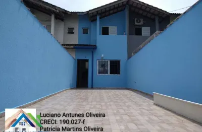 Ótimo sobrado à venda na praia com 3 quartos em Caraguatatuba