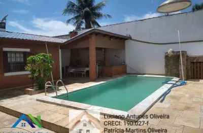 Maravilhosa casa com piscina à venda na praia em Caraguatatuba