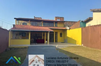 Excelente sobrado de esquina à venda na praia com 3 quartos