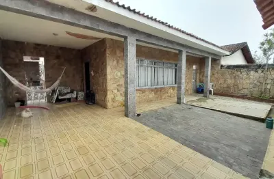 Linda casa com 3 dorm + qt wc 300m praia 5 minutos centro de itanhaém