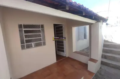 Casa locação em valinhos sp 2 dorms sem garagem r$ 1.700,00 + r$ 100,00 iptu (leia a descrição do anúncio)