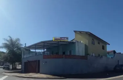 Casa venda jd centenário, valinhos / sp, 3 dormitórios, sendo 1 suíte, 2 vagas de garagem, terraço, piscina, área de serviço, copa, cozinha, lavabo, sala de estar, sala de jantar. 