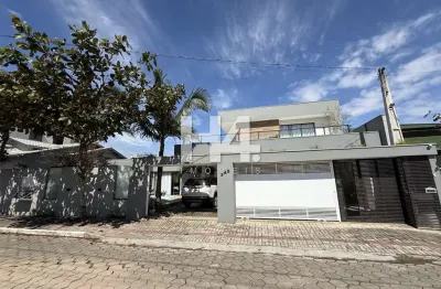 Casa com 4 quartos à venda na rua santa inês, itacolomi, balneário piçarras por r$ 2.499.000