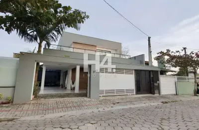 Casa com 4 quartos à venda na rua santa inês, itacolomi, balneário piçarras por r$ 2.499.000
