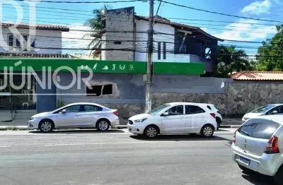 Casa comercial,  na av. praia de itapoan,  com 657 m² de terreno.