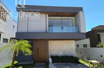Casa nova com 4 quartos (3 suítes) e piscina privativa.