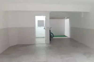 Casa triplex nova com duas vagas e churrasqueira na cobertur