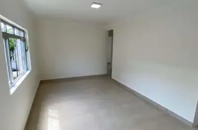Três dormitórios todo reformado ao lado do shopping praiamar
