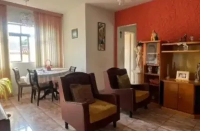 Dois dormitórios, varanda, área de serviço. em bom tamanho.