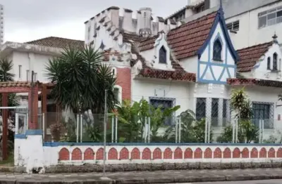 Casa em estilo castelinho. três dormitórios de 340 m2. linda