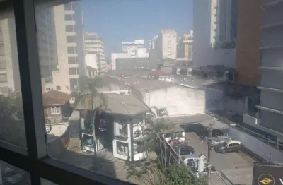 Dois dormitorios, sala dois ambientes. boa localização. vale