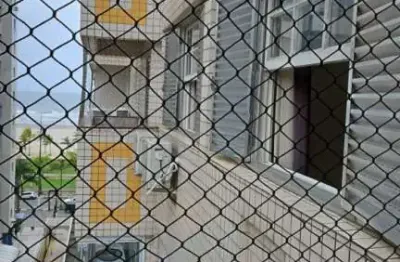 Três dormitórios o terceiro revertido. frente mar. reformado
