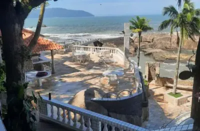 Dois dormitórios todo reformado. ilha porchat. este é no mar