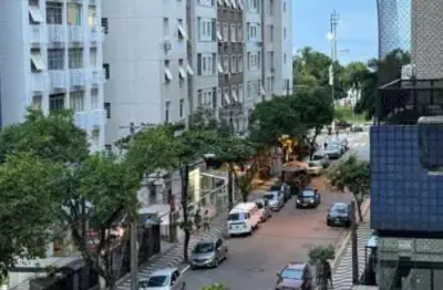 Dois dormitórios. elevador. portaria. garagem. ao lado praia