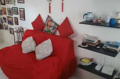 Sala living mobiliado. próximo da praia do gonzaga em santod