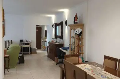 Três dormitórios e suíte com duas vagas. ótimo padrão. 170m2