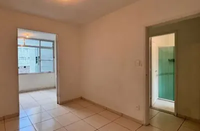 1 dormitório 60 m2. 30 m praia. elevador, garagem, portaria