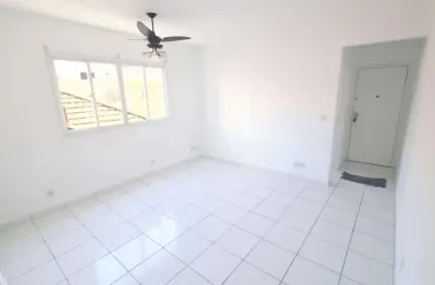 Dois dormitórios, suíte, dependência. churrasqueira e salão.