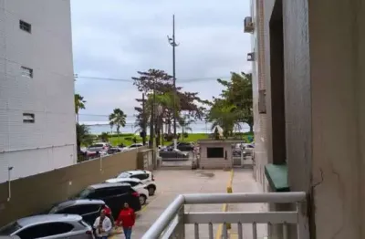 2 dormitórios reformado. frente praia. elevador, port. 24 h.