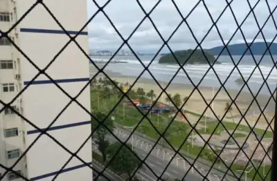 Três dormitórios, suíte em frente à praia. Andar alto. Vista